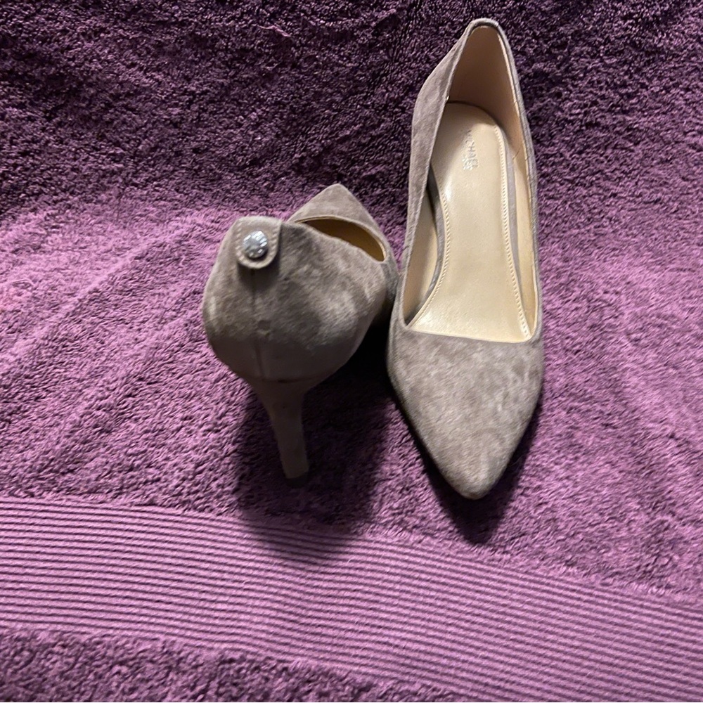Shoes - Picture 4 of 6